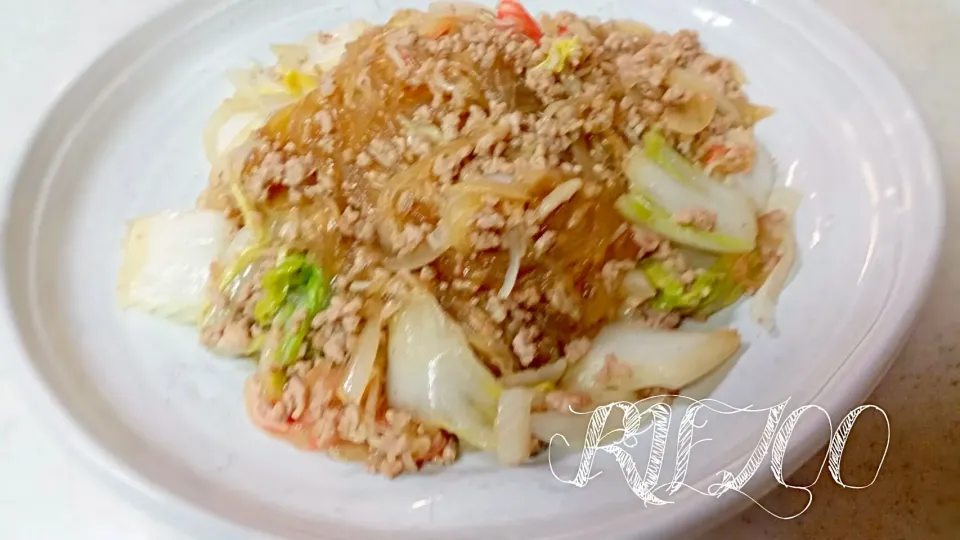 シェフごはんさんのカニカマと春雨と白菜のトロトロ煮込み

ひき肉もいれたよー(^_-)|りえぞ～さん