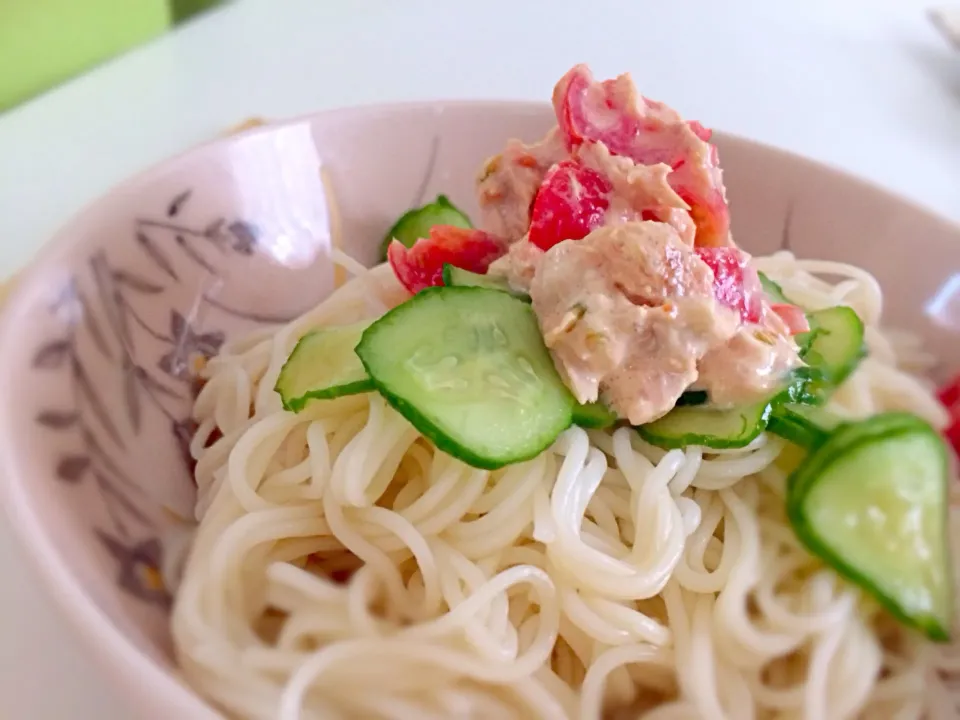 ツナトマトきゅうりそうめん|ととろんめさん