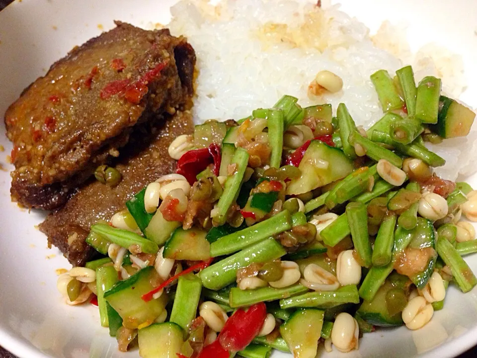 Pencok Kacang, toge & timun plus lidah sapi|yeni kartikasariさん