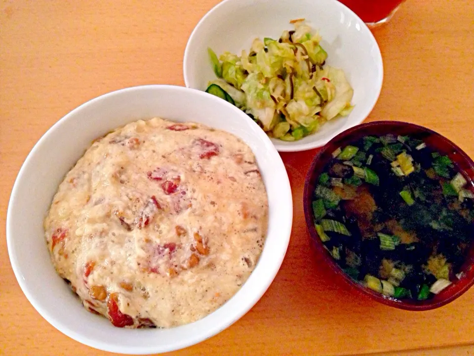 Snapdishの料理写真:づけマグロ、大和芋、納豆のネバネバ丼|TonyYamadaさん