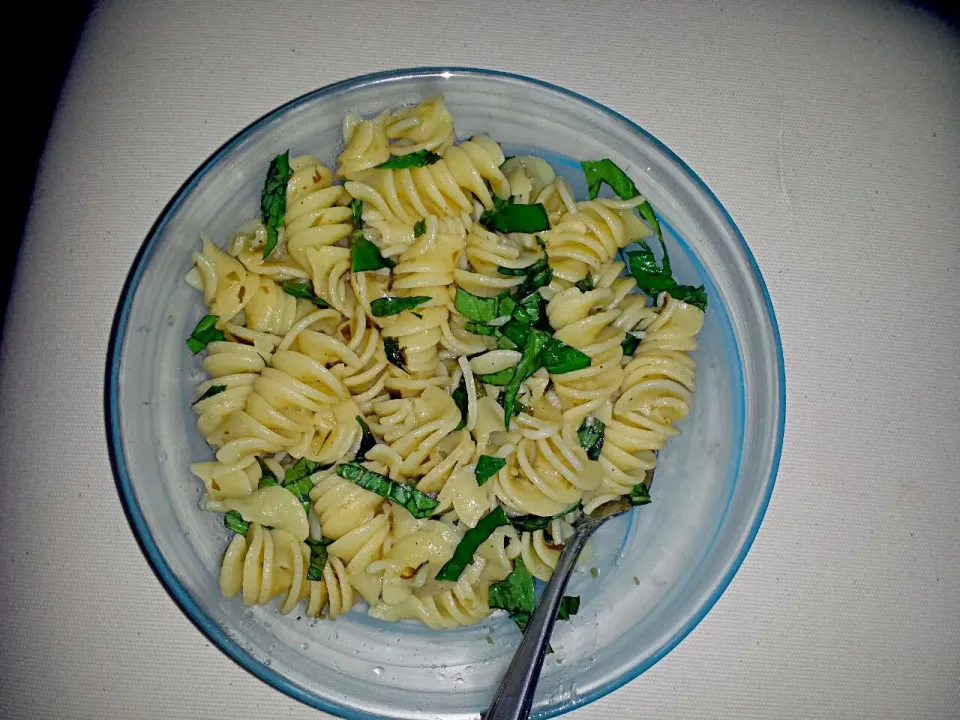 Snapdishの料理写真:Lemon butter with capers and fresh basil pasta|Les Gazinskiさん