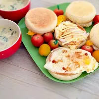 日曜日の朝ごはん🍞 ほうれん草の豆乳スープと、イングリッシュマフィン🍅|あいパンさん