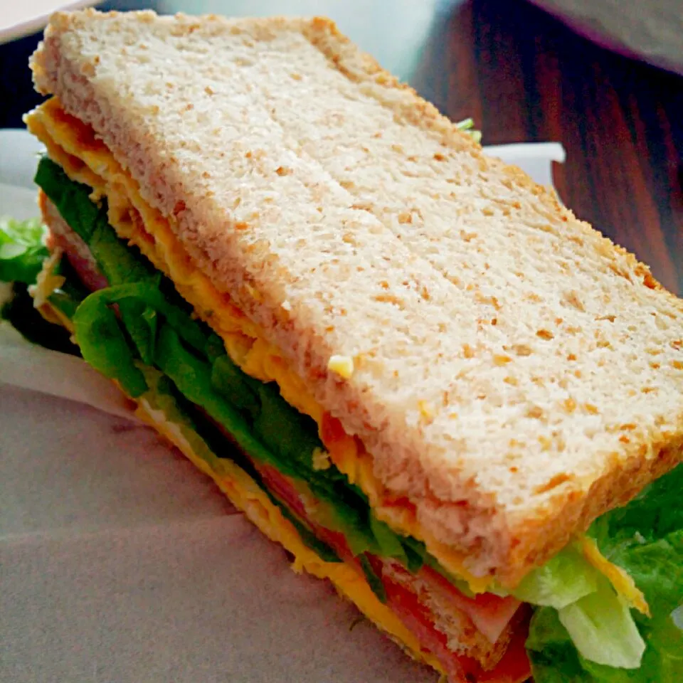 ham and egg sandwich|YsIsさん