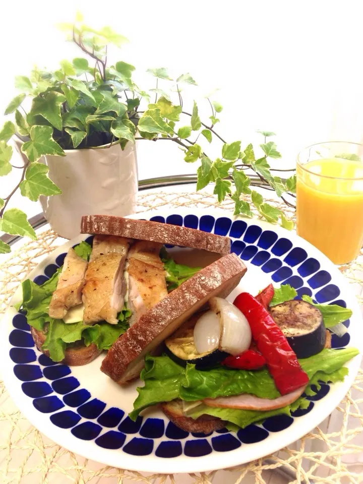 鳥肉と野菜のグリルを作って、サンドウィッチ|あきさん