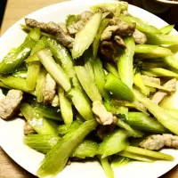 Snapdishの料理写真:Sauteed beef and celery|Joma Angelesさん