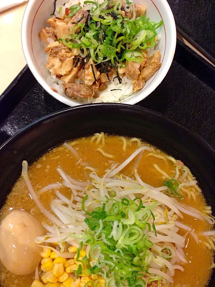 味噌ラーメンとにんにく飯|takashiwagaさん