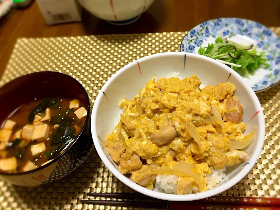 親子丼、水菜のサラダ、お味噌汁|ありかさん