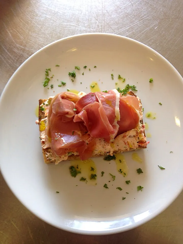 Parma ham and tomato cream cheese bruschetta|emmaさん