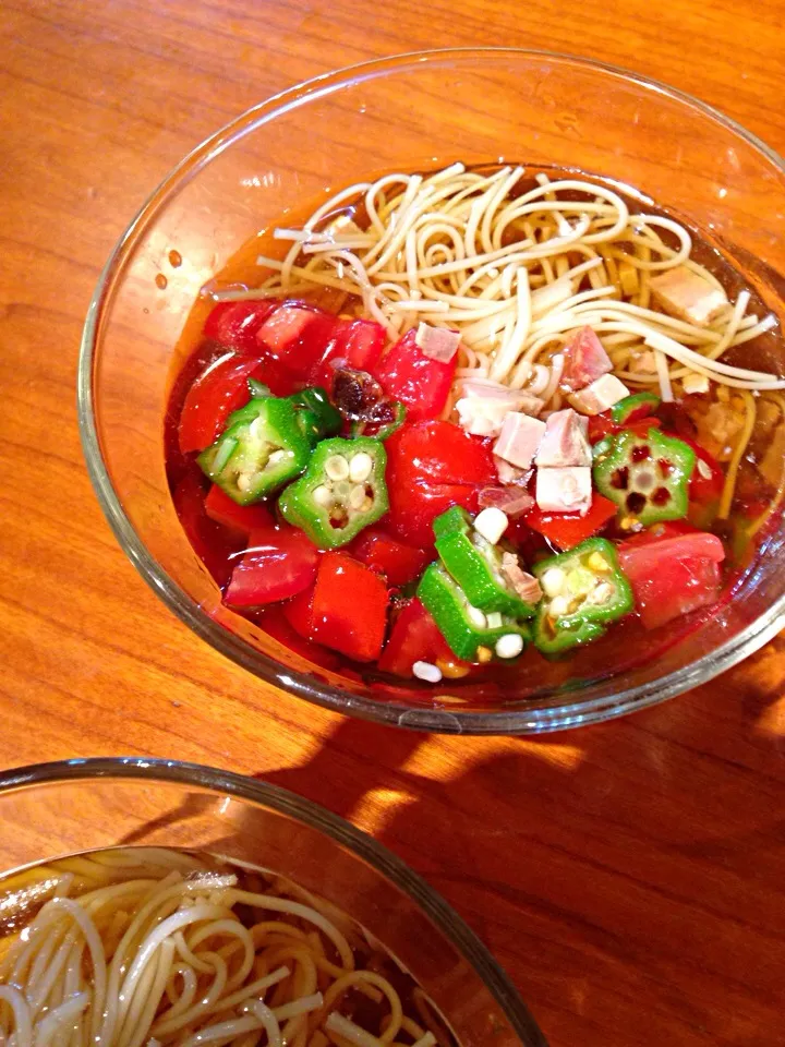 Snapdishの料理写真:トマトとオクラちょいエスニック素麺|てつさん