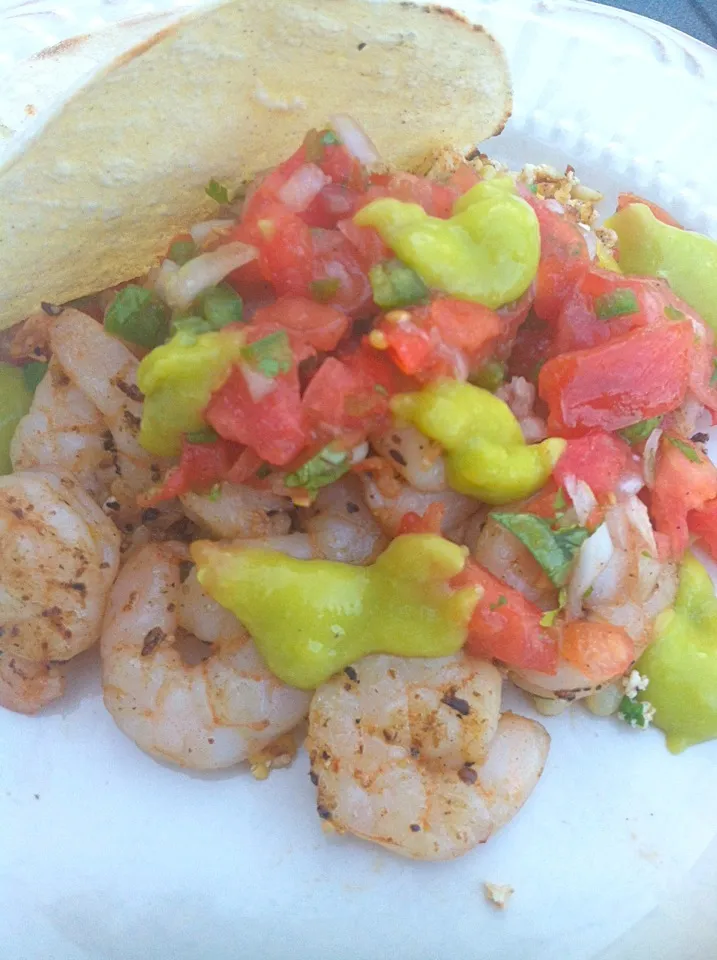 Snapdishの料理写真:Cilantro Shrimp with Corn Salad, Pico de Gallo and Avocado-Mango Purée|K Goodnessさん