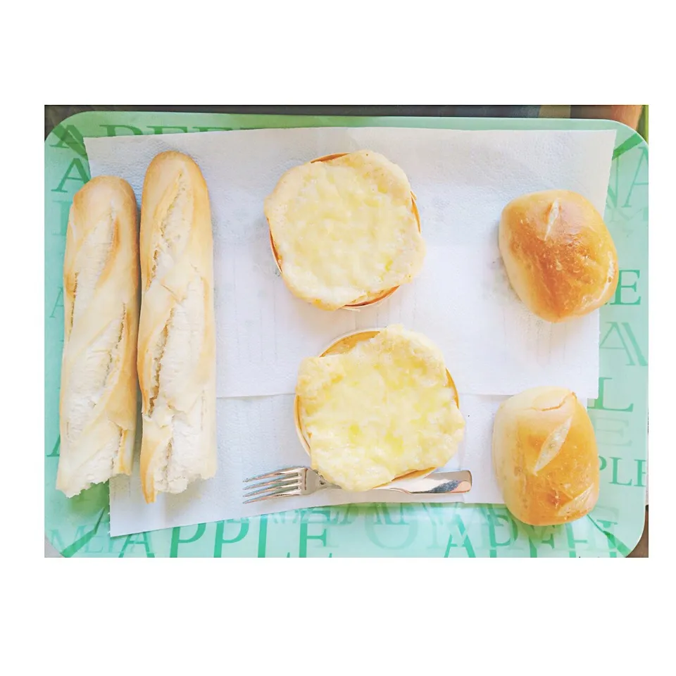 Snapdishの料理写真:Baguette mit ofenkäse|tami katharinaさん