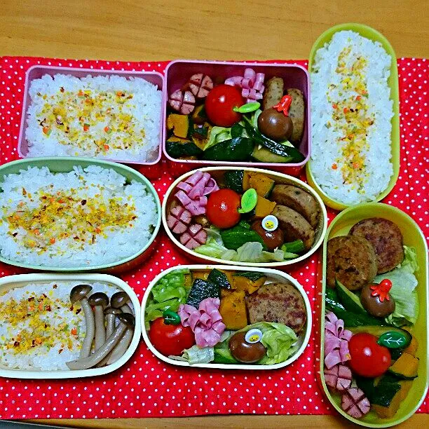 7/28(月)の四人弁当
♪いわしのカレーバーグ
♪燻製卵ときゅうりのピック
♪かぼちゃ
♪花ハム
♪ウィンナ
♪ゴーヤのおひたし|ふみぃさん