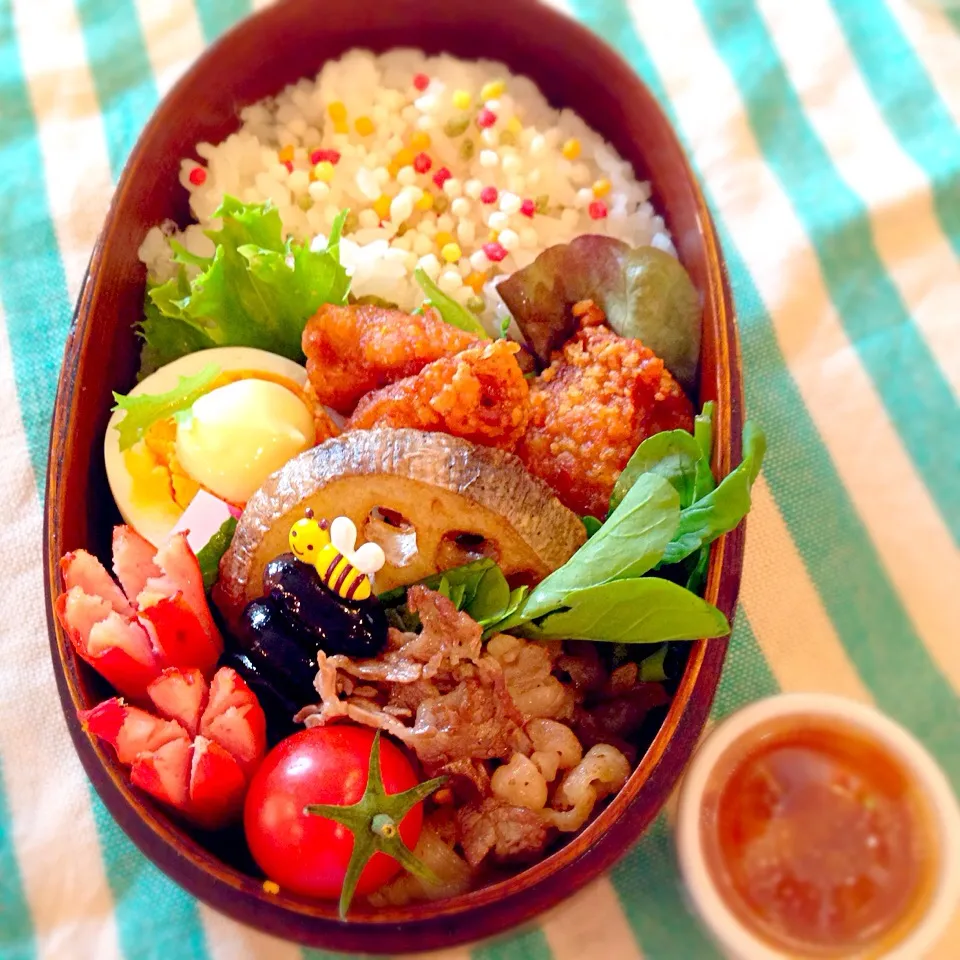 Snapdishの料理写真:焼きしゃぶ牛肉とルッコラのポン酢添え弁当|Nagashima  Yukoさん