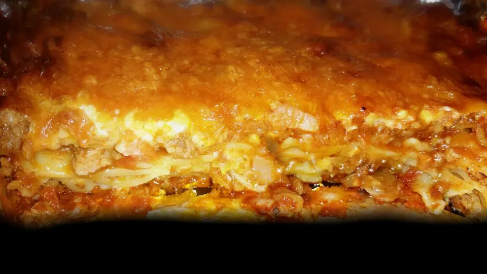 My first time making Meaty Lasagna.. yummy..|Ayel Santellaさん