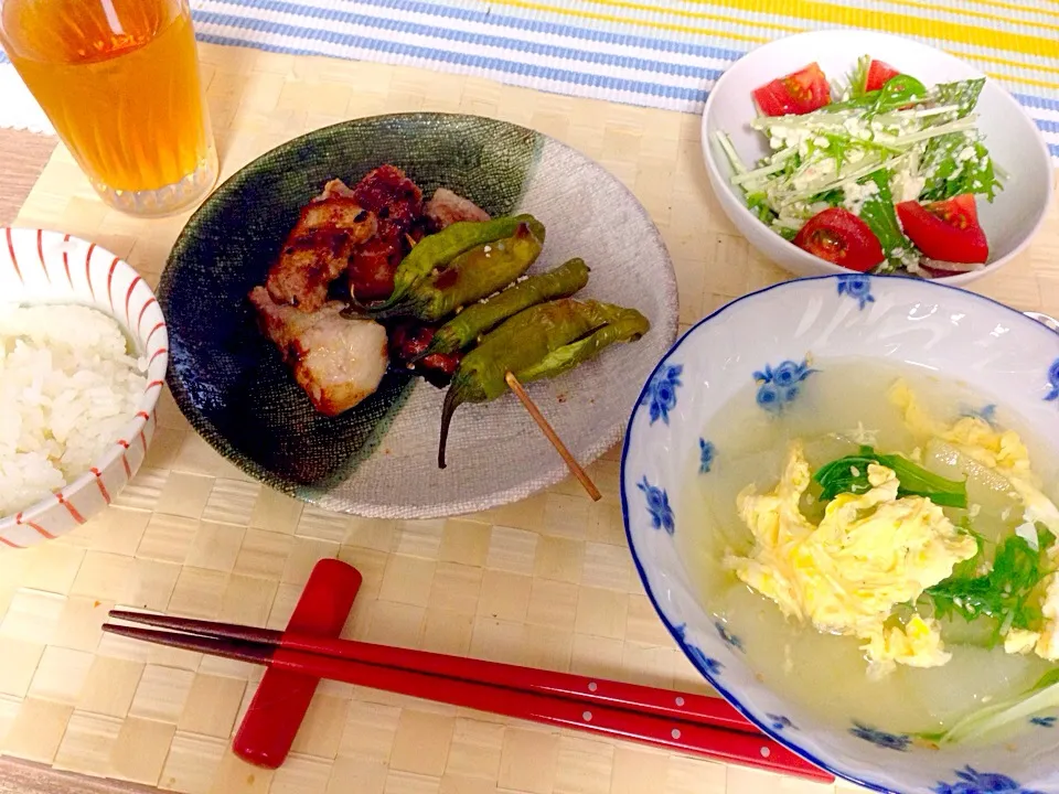 Snapdishの料理写真:豚バラの塩麹炒め、水菜のごまマヨサラダ、冬瓜の中華スープ|まろさん