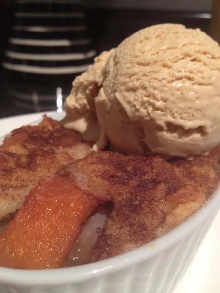 Brown Sugar Sour Cream Icecream with Peach Cobbler|Christine pavelkaさん