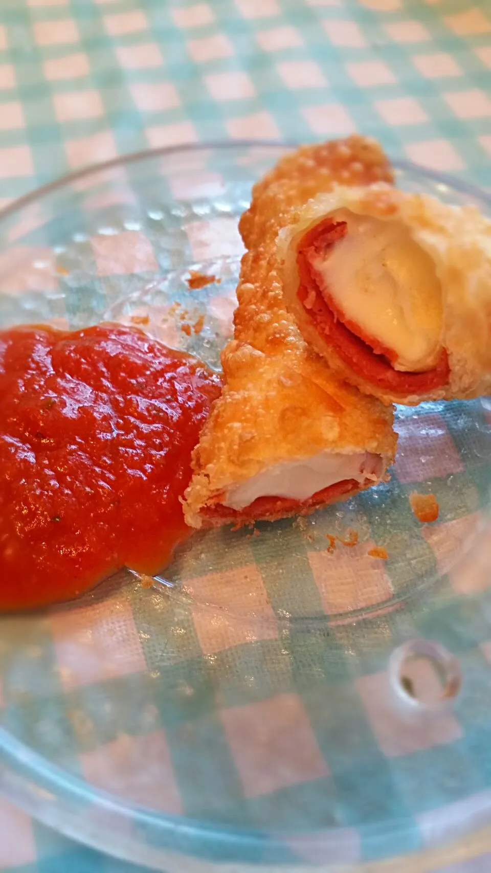 Mozzarella Pepperoni Egg Rolls|Shin SooMinさん