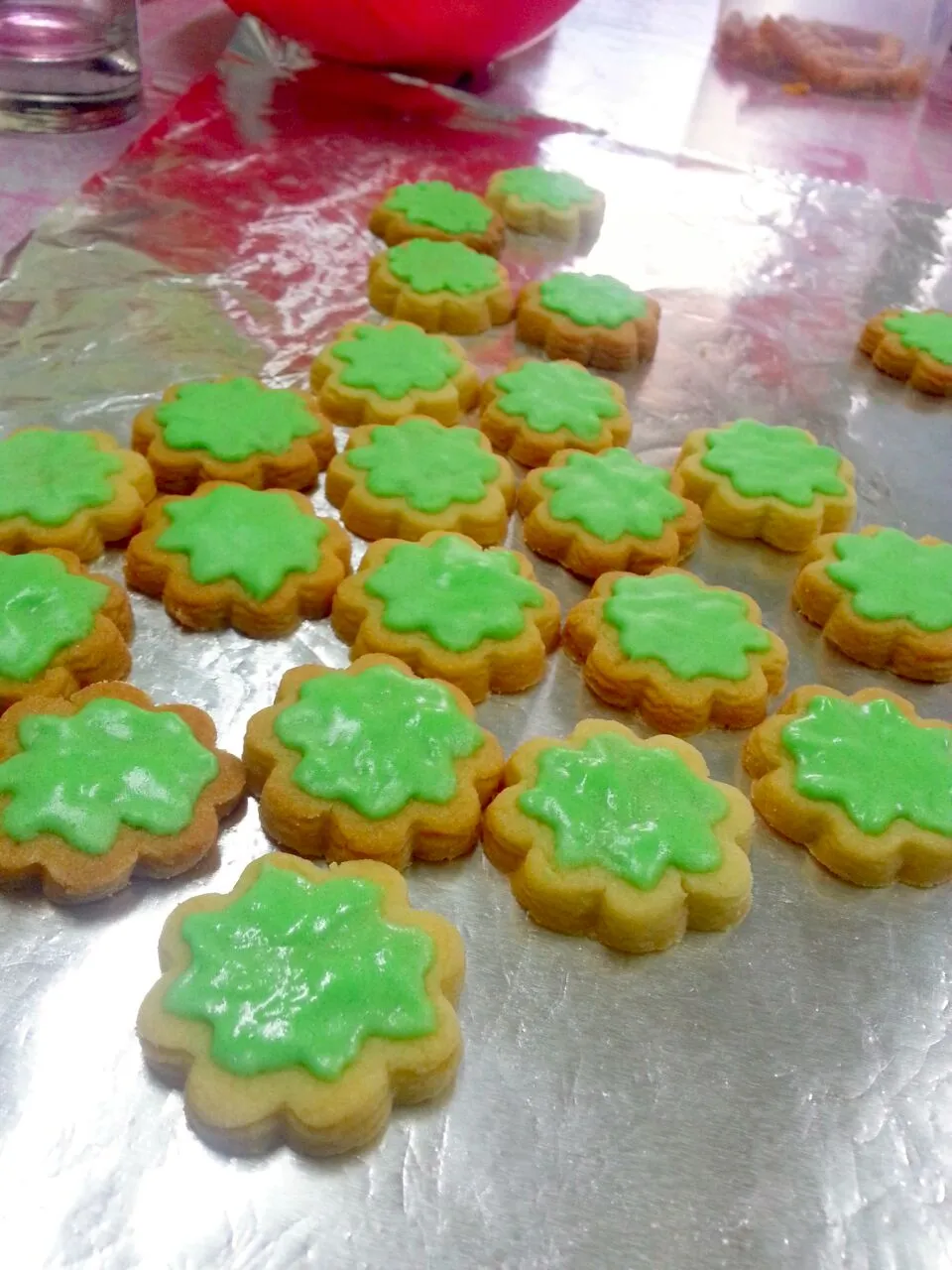 Snapdishの料理写真:sugar cookie with peppermint icing|Nura Hazさん