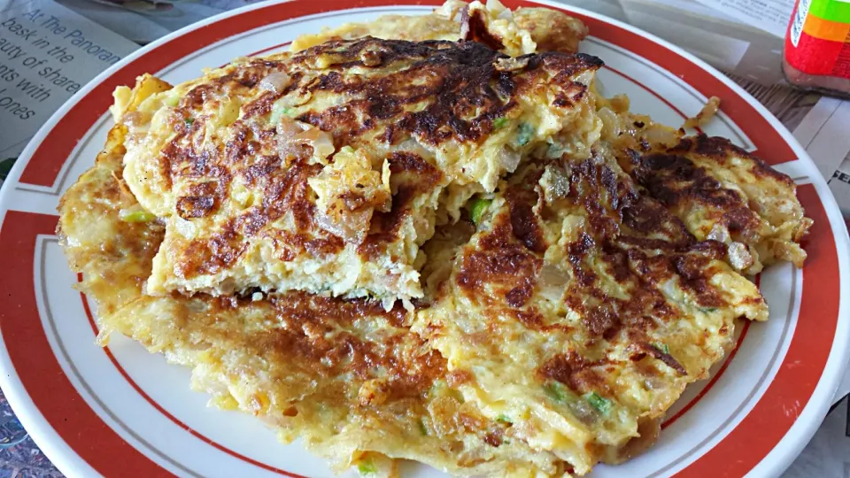 mom's omelet with onions, spring onions and salted radish.|genさん