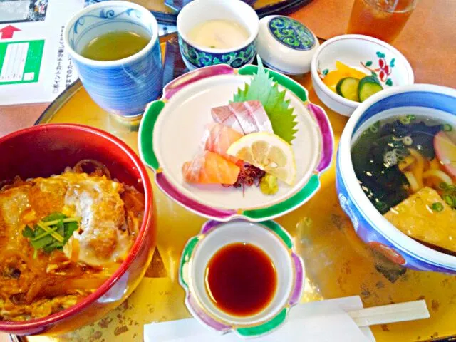 刺身つきミニ丼うどんランチ|うたかた。さん