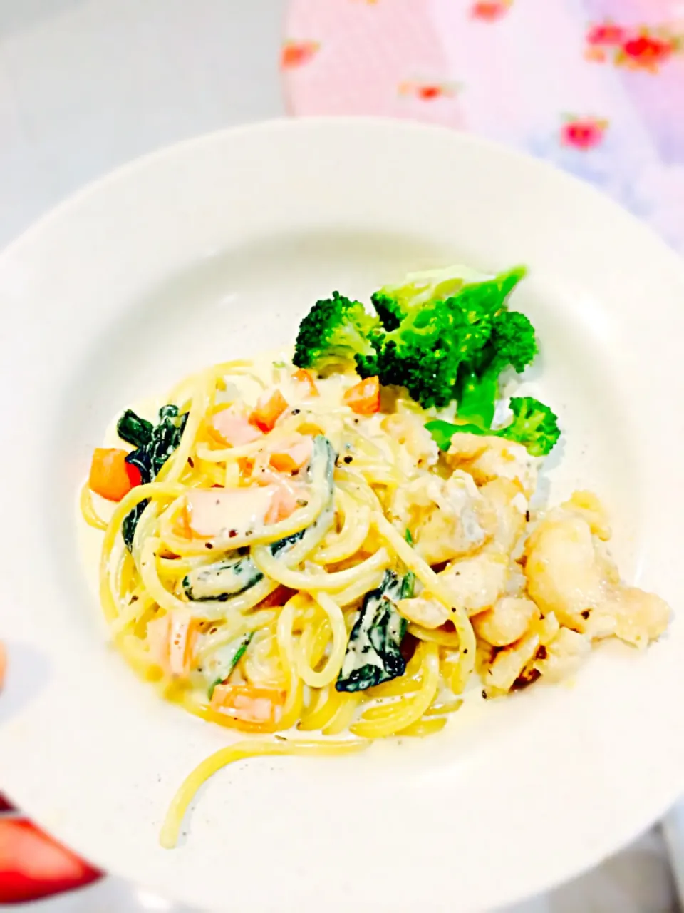 Spaghetti creamy pasta with fish-fillet|Lilu Leeさん