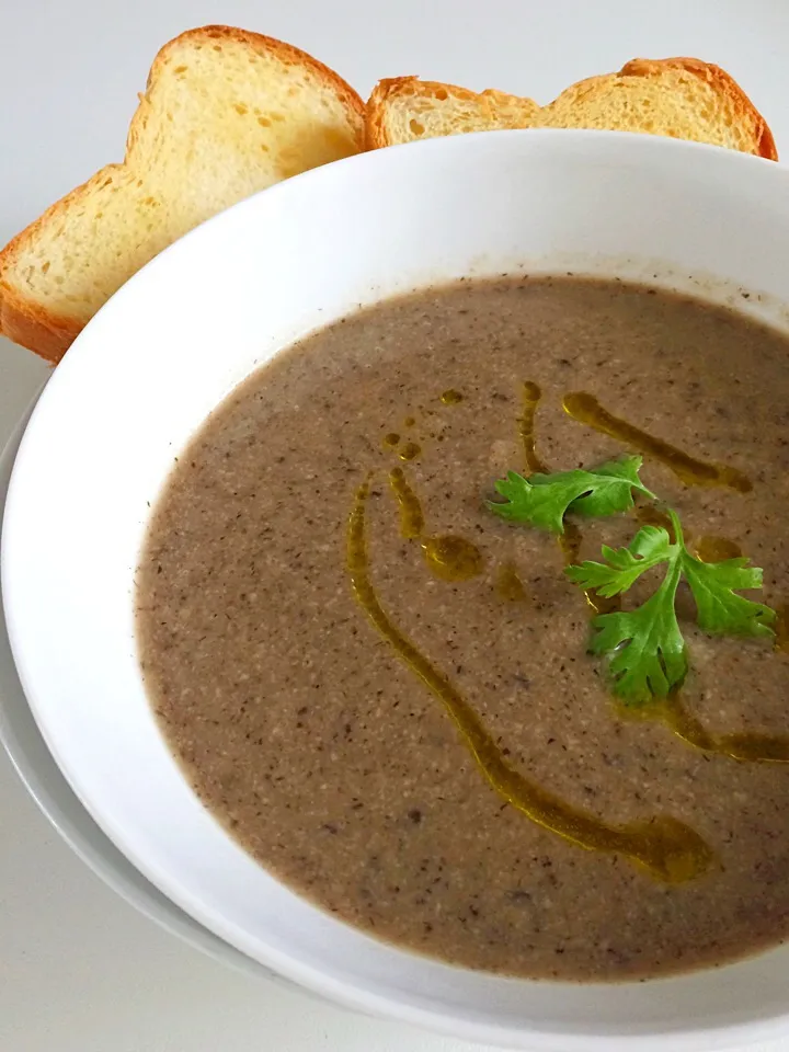 Mushroom soup with truffle oil|12Dragonさん