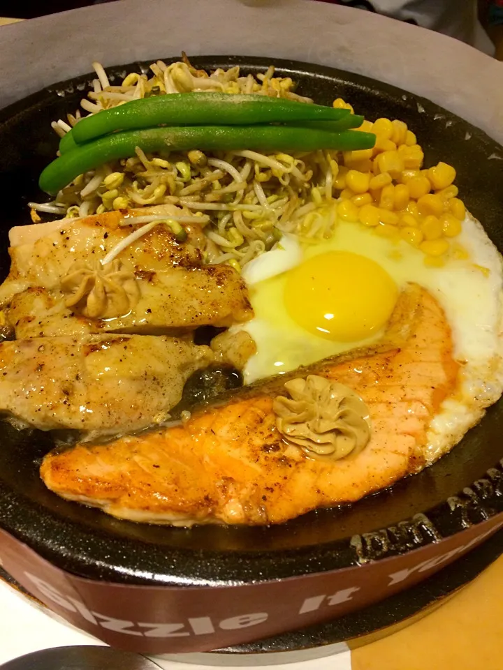 Chicken n Salmon With Egg @ PepperLunch|Meliaさん