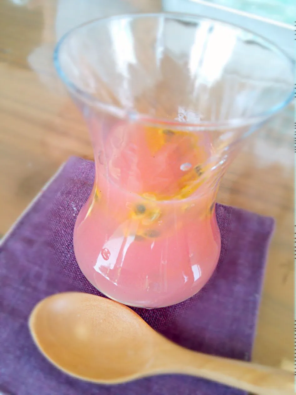 Snapdishの料理写真:スイカとパッションフルーツの冷たい葛湯|ゆかりさん