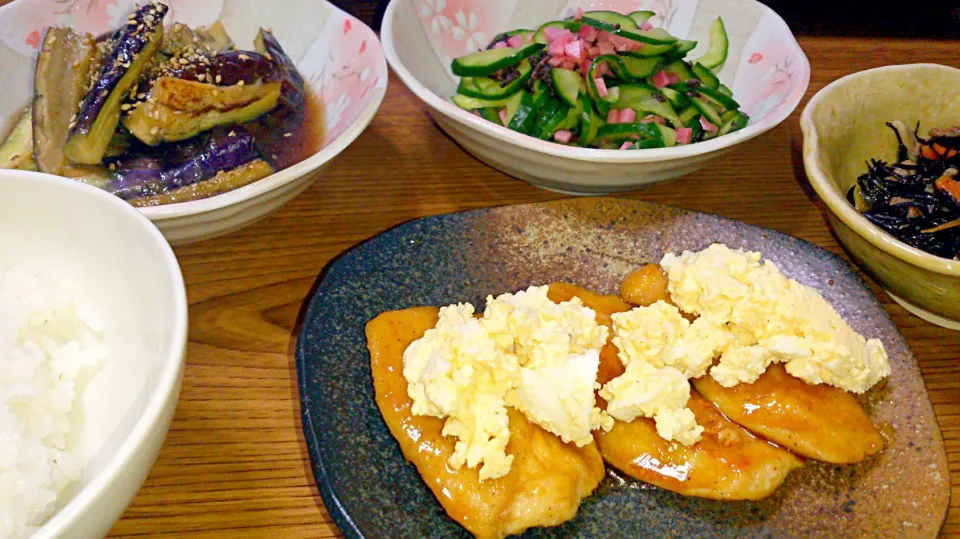 ・鶏胸肉の甘辛ソース焼き(ゆで卵のせ)
・ひじきの炊きもの
・茄子の揚げ浸し
・胡瓜の紅しょうが和え|ようかんさん