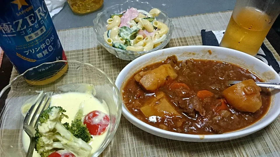 Snapdishの料理写真:ビーフシチュー＆マカロニサラダ＆ブロッコリー|まぐろさん