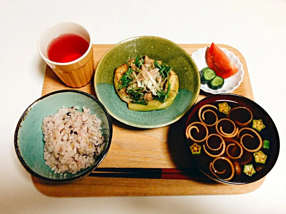 なすと豚肉の塩麹炒め、納豆味噌汁、きゅうりのからし漬け|koaraさん