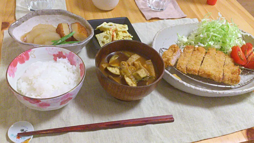 とんかつ
さつま揚げと大根の煮物
れんこんのカレーサラダ
茄子の赤だし|ポンさん