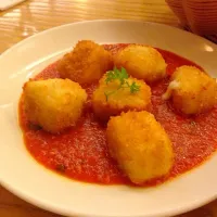 Snapdishの料理写真:Fried Mozzarella in spicy sauce at Biella Ristorante|marish pradoさん