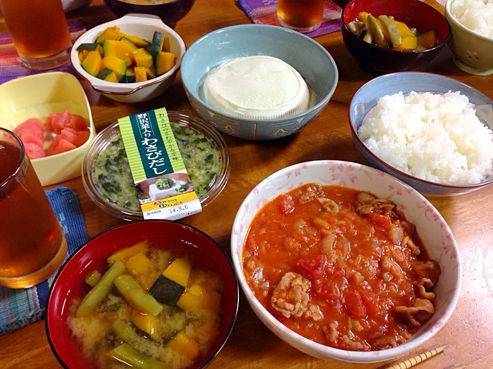 Snapdishの料理写真:豚肉のトマト煮、かぼちゃとインゲンの味噌汁、枝豆とうふ他(^O^)／|すかラインさん