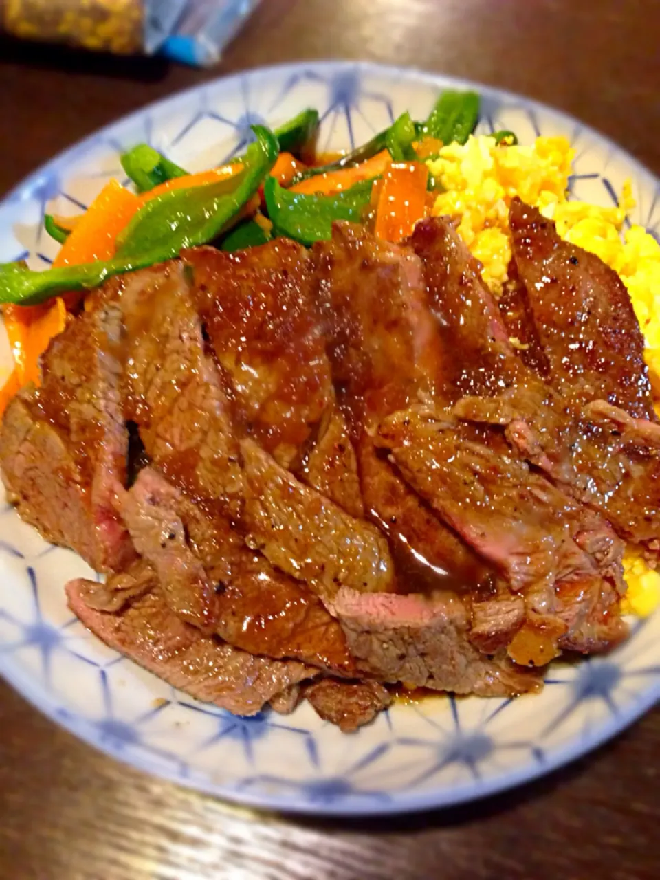 Snapdishの料理写真:My son's dinner♪盛り付け雑なステーキ丼|miiiーna"さん