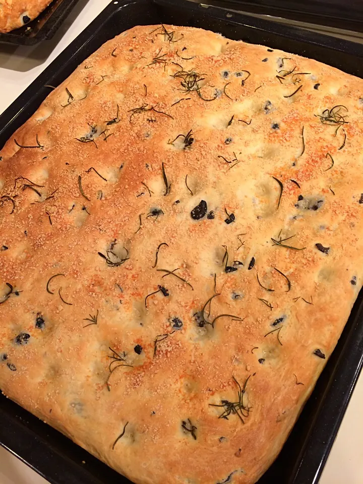 Focaccia al rosmarino e olive;)|aястасияさん