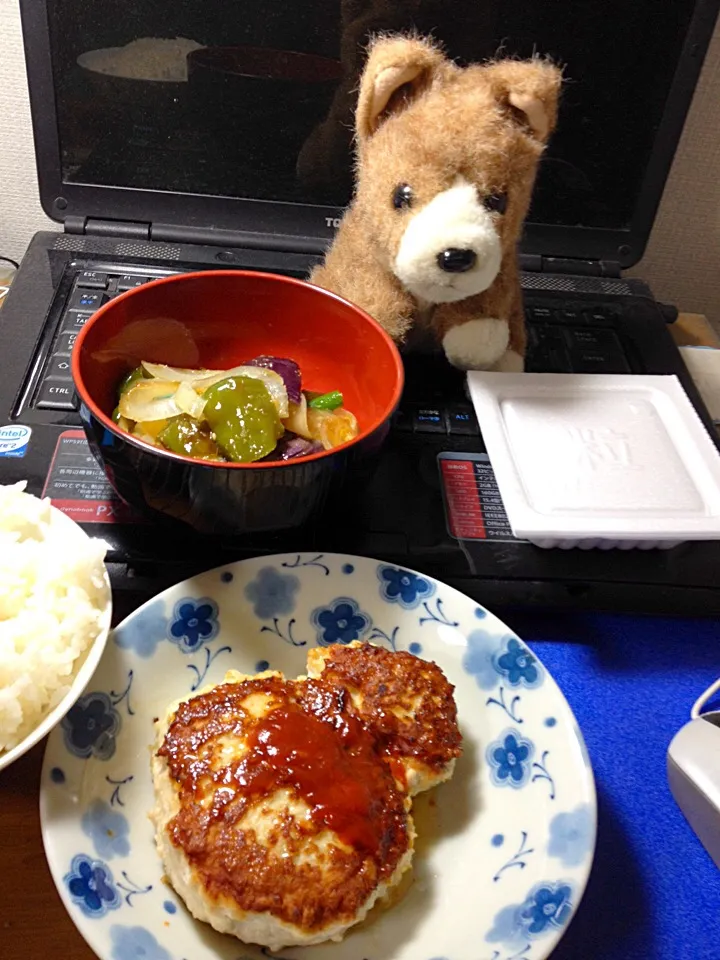 Snapdishの料理写真:なすと玉ねぎとピーマンの揚げ浸しとハンバーグ！|ametamasさん