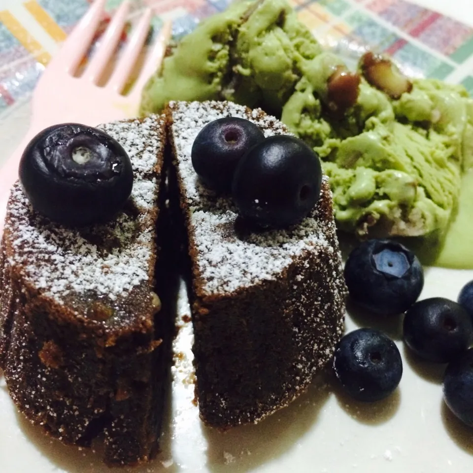 Chocolate Molten Lava Cake with Azuki Green Tea Ice Cream|Trish Wongさん