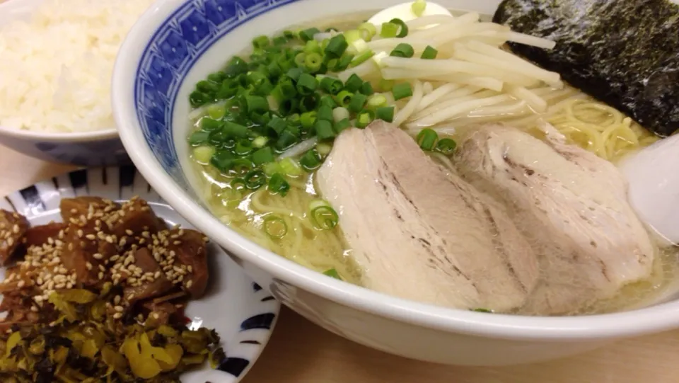 Aセット(ラーメン+半ライス+高菜味付けチャーシュー)|sunさん