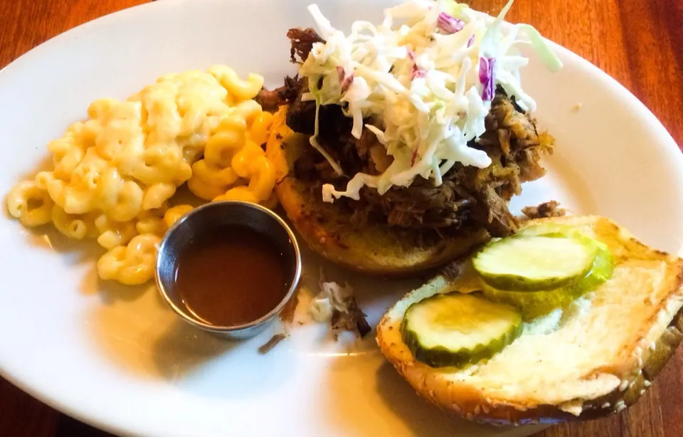 Pulled Pork Sandwich with Macaroni and Cheese from Wood Ranch|sooprcoolchicaさん