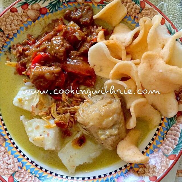 Snapdishの料理写真:Ketupat, Opor Ayam, Sambal Goreng Cirebon|rie simsさん