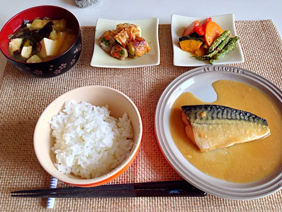 Snapdishの料理写真:鯖の味噌煮 野菜の肉巻き 揚げ野菜のマリネ いんげん胡麻和え 豆腐若芽揚げの味噌汁|にゃろめさん