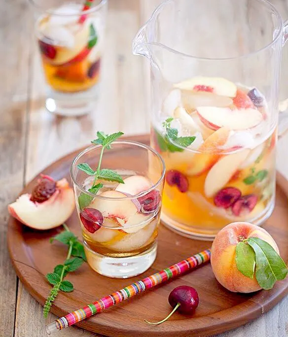 Snapdishの料理写真:White peach sangria|Sin Mさん