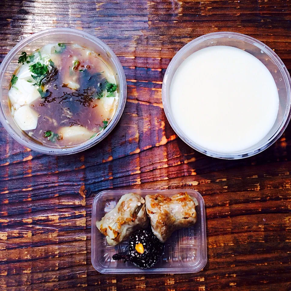 Snapdishの料理写真:Sticky rice dumpling, soybean milk & jellied bean curd|Vanelさん