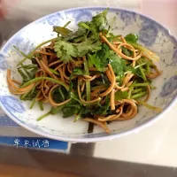 Snapdishの料理写真:香菜拌豆干丝|单衣试酒さん