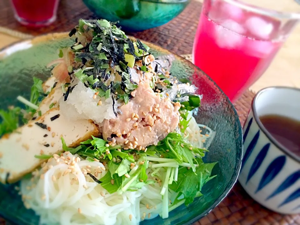 そうめん…  鯖缶は必須アイテムです。 これで暑い午後は満腹で…身動きとれません（笑）|食キングさん