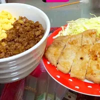 そぼろごはんと豚の味噌漬け焼き|原田栞さん