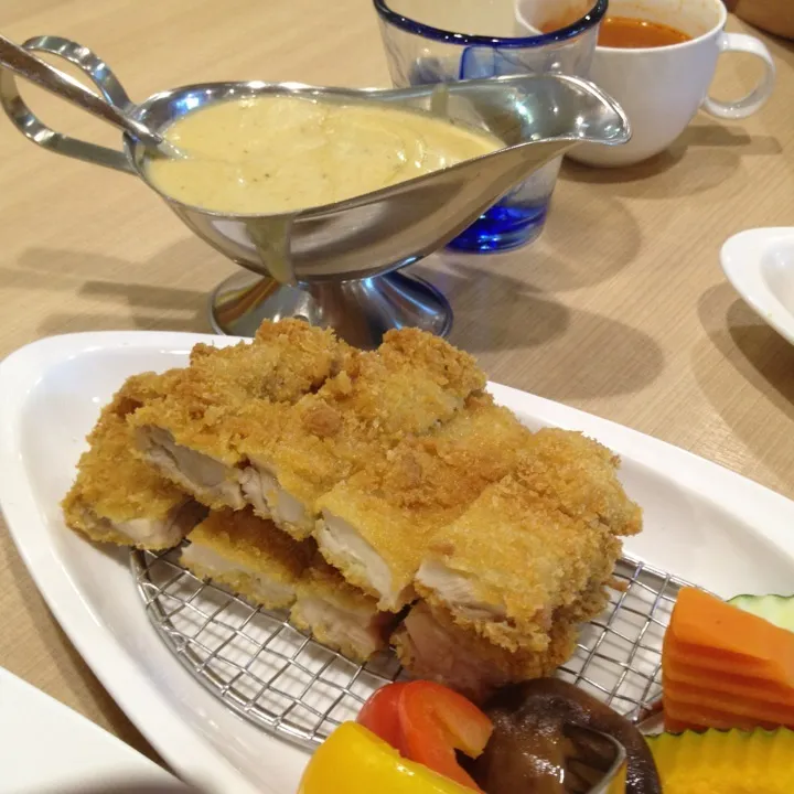 Creamy curry with fried chicken steak!|Elaineさん