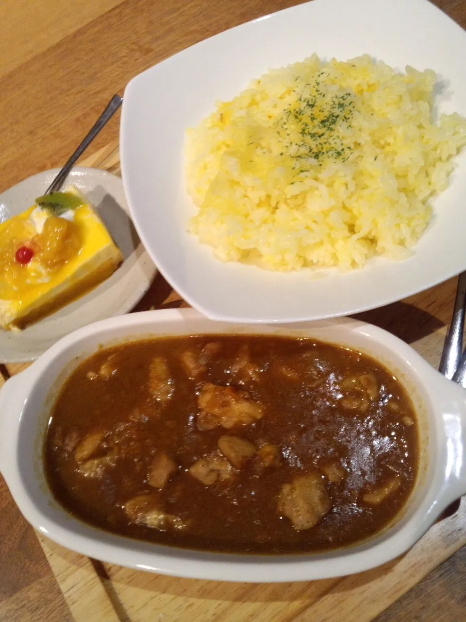 【夕ご飯】ケララカレー、サフランライス、フルーツババロア♪♪|マカロンさん