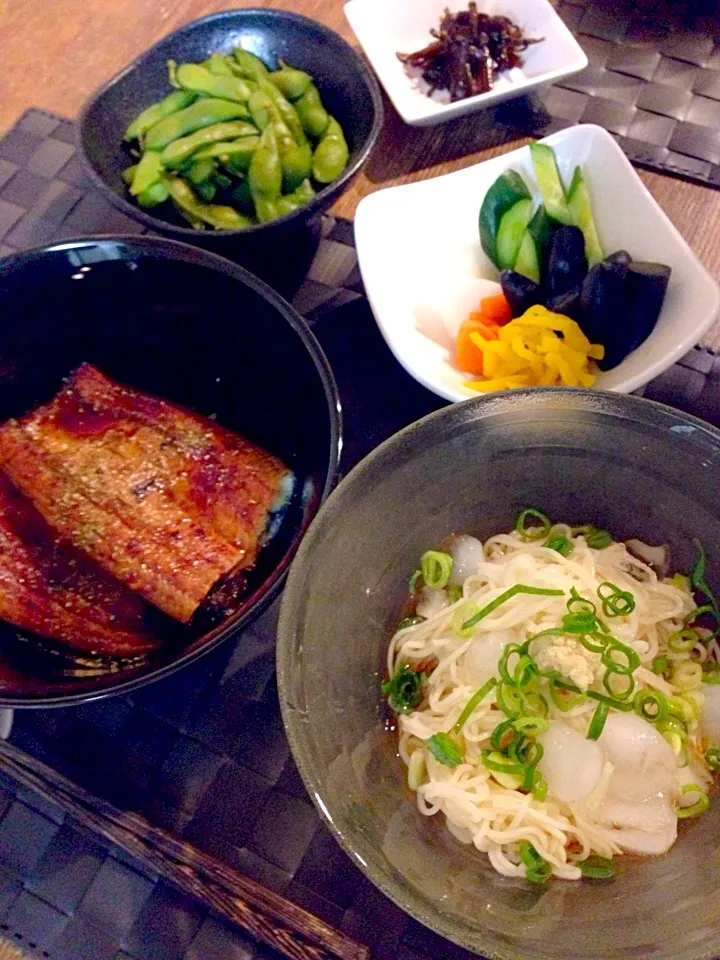 土用の丑の日✨鰻の蒲焼き丼、枝豆、生姜素麺、お漬物🍀|まみりんごさん